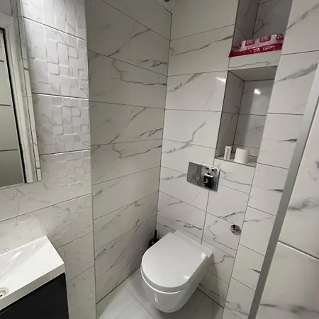 Vanja 2 アパート ヴルシャツ